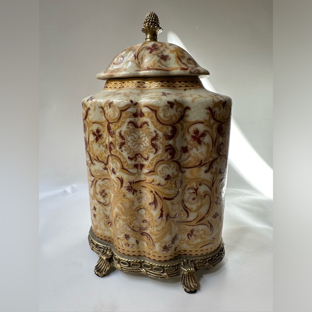 Chinese Amita Porcelain Crazing Glaze Chinoiserie Lidded Vase Urn